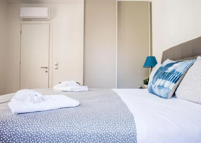 A23 Sunny & Cosy Suite With Balcony Near Parthenon