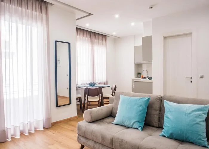 A23 Sunny & Cosy Suite With Balcony Near Parthenon